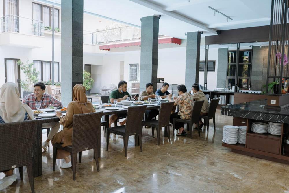 Anugrah Hotel Sukabumi Exterior foto